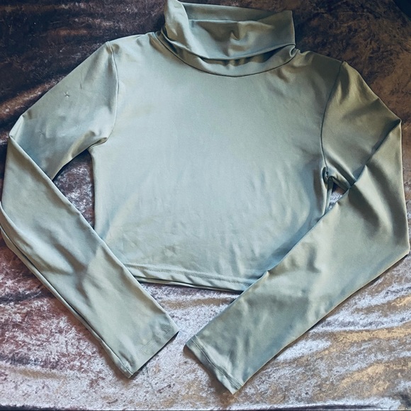 Basics Grey Long Sleeve Cropped Turtle Neck - Picture 4 of 10